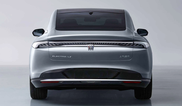 На подходе большой седан Buick Electra L7 На подходе большой седан Buick Electra L7