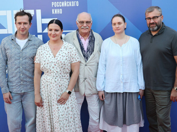 Никита Михалков задолго до юбилея приехал в Нижний Новгород на премьеру фильма о себе