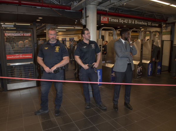 Погиб полицейский-герой: появились подробности убийства четырех человек в небоскребе