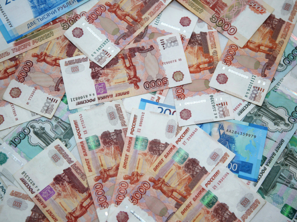 Средняя зарплата россиян вплотную приблизилась к 100 тысячам в месяц