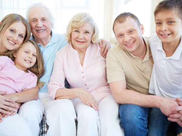 Три четверти взрослых россиян, имеющих отдельно проживающих родителей, оказывают им поддержку